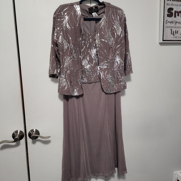 Beautiful Purple Dress Set - Picture 2 of 11